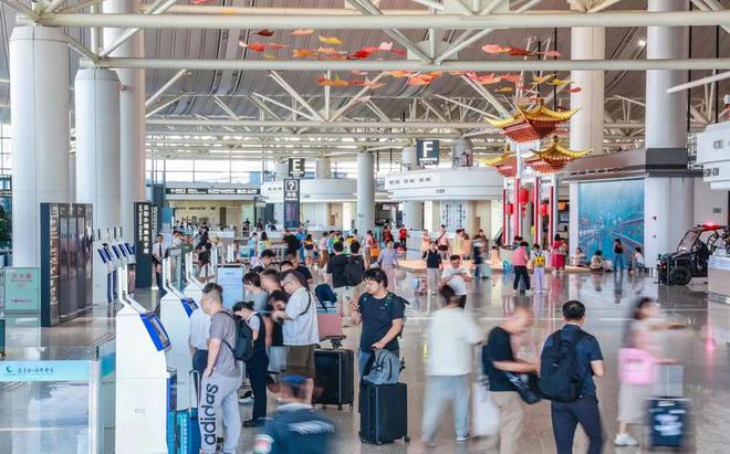 州白云跌落第二旅客量仅7678万人次米乐m6中国第一大机场“易主”：广(图2)