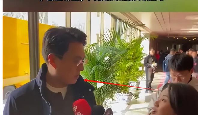 就又获“新身份”网友：当仁不让厉害！48岁靳东刚参加完两会(图20)
