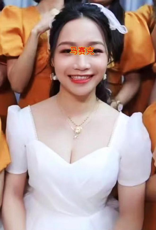 光照片流出：疑是53岁书记千金29岁女老师出轨多人床上细节曝
