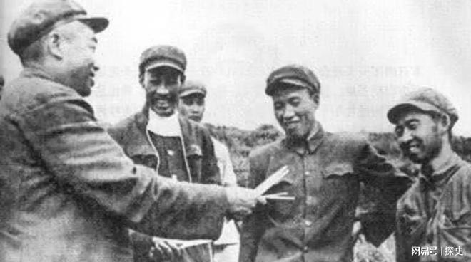 字一年后梁兴初果然不负众望梁兴初不想当副司令：去掉副(图2)